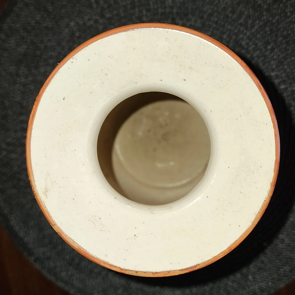 Antique Majolica floral pottery vase. Possible early 1900's 9.5 Inches - Picture 5 of 5